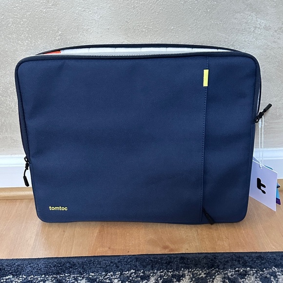 NWT tomtoc Defender-A13 Laptop Sleeve for 16 inch MacBook Pro - Picture 1 of 10